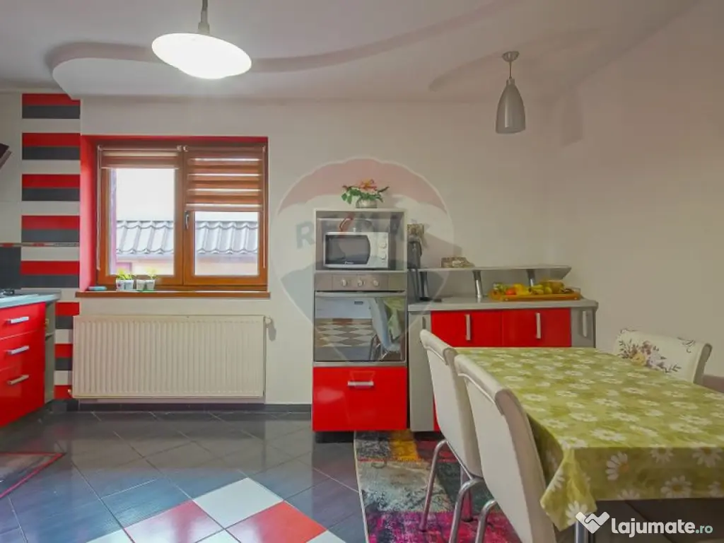 Casă cu garaj și panouri fotovoltaice – Codlea!