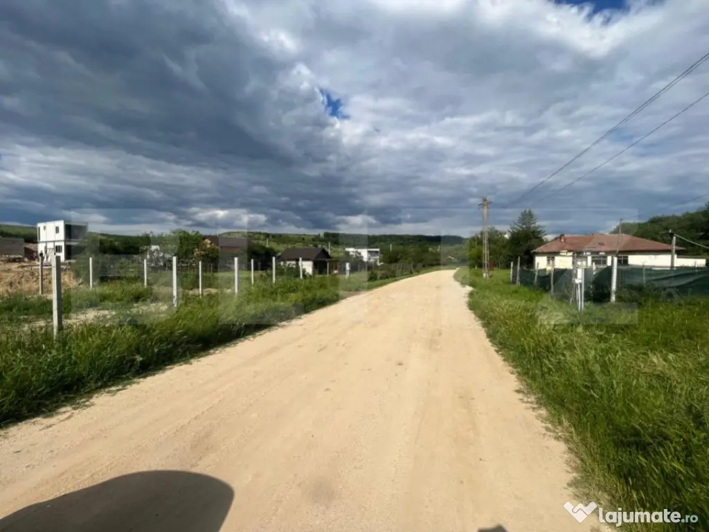 Teren intravilan 800 mp, zona Leamna de Sus