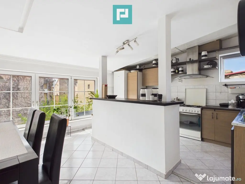 Apartament spațios în clădire ultracentrală 