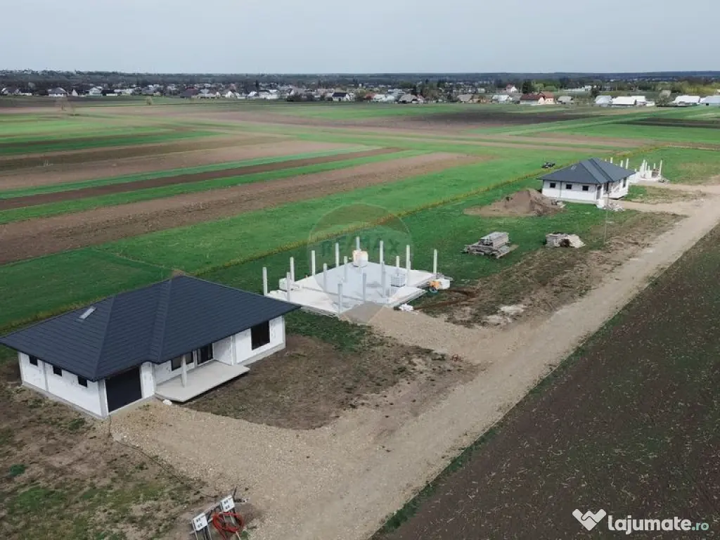 Casă / Vilă cu 4 camere de vânzare 