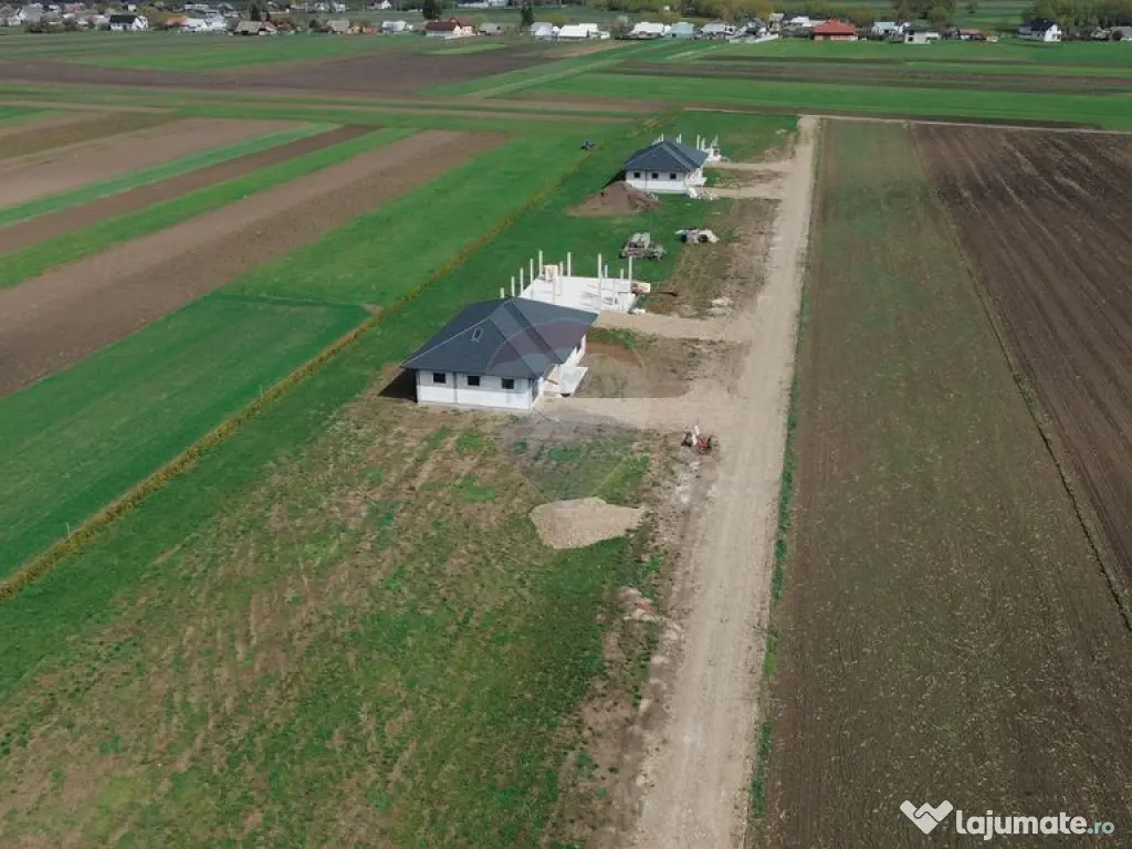 Casă / Vilă cu 4 camere de vânzare 