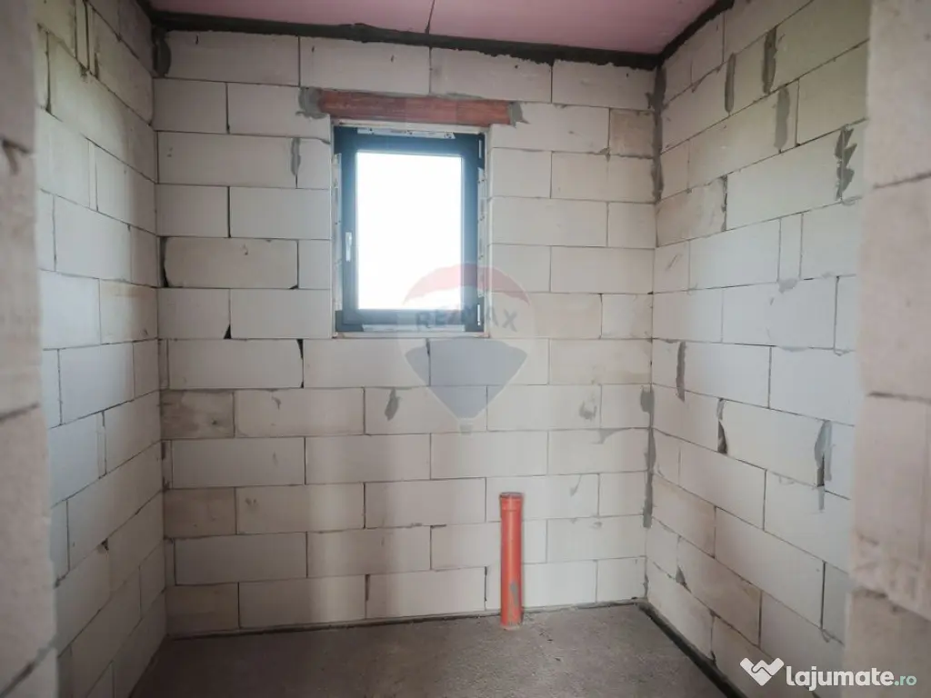 Casă / Vilă cu 4 camere de vânzare 