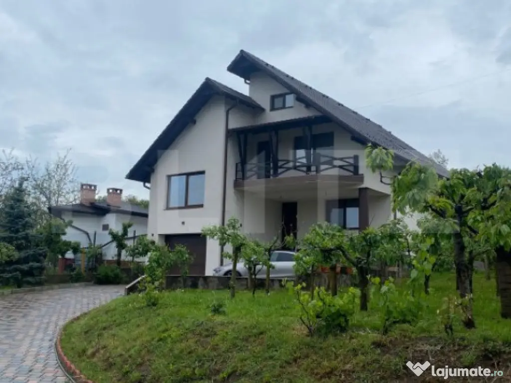 Casa individuala cu 5 camere, 240 mp, 12,8 ari teren, zona