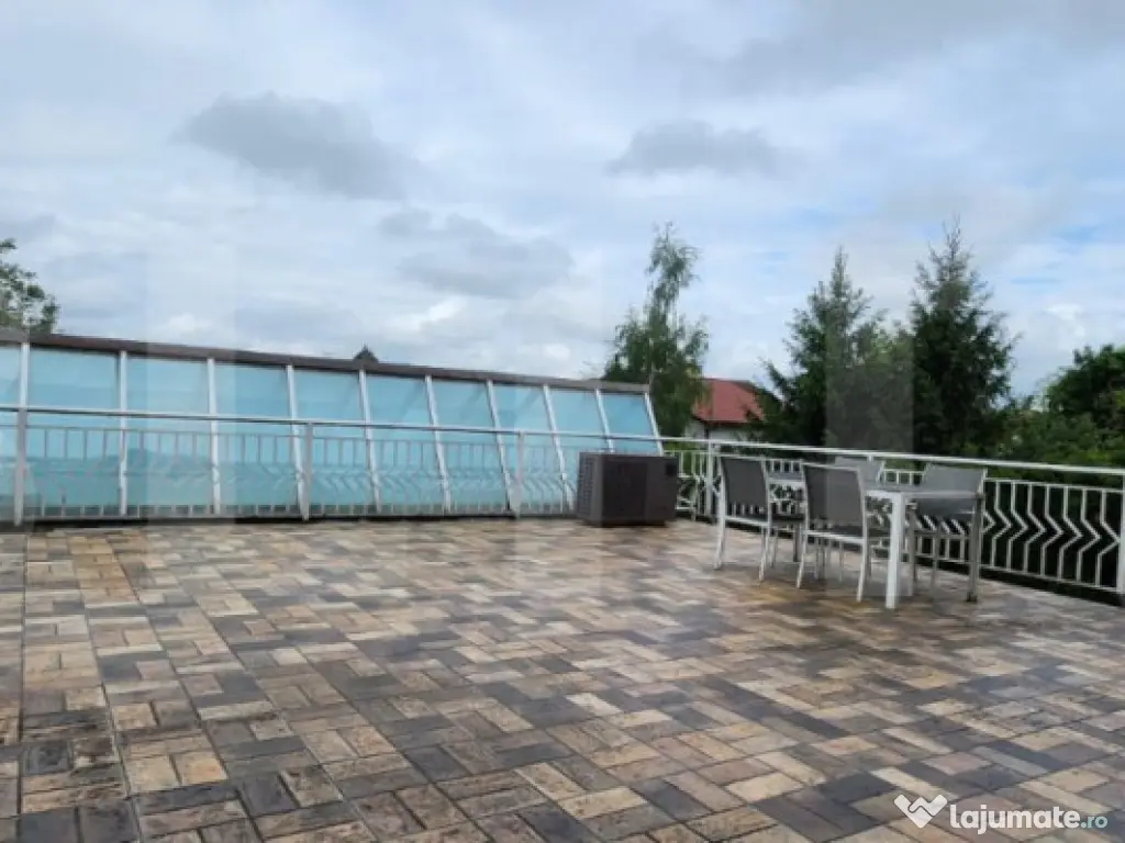 Casa la Platoul Cornesti cu 12 camere cu Piscina Interioara 