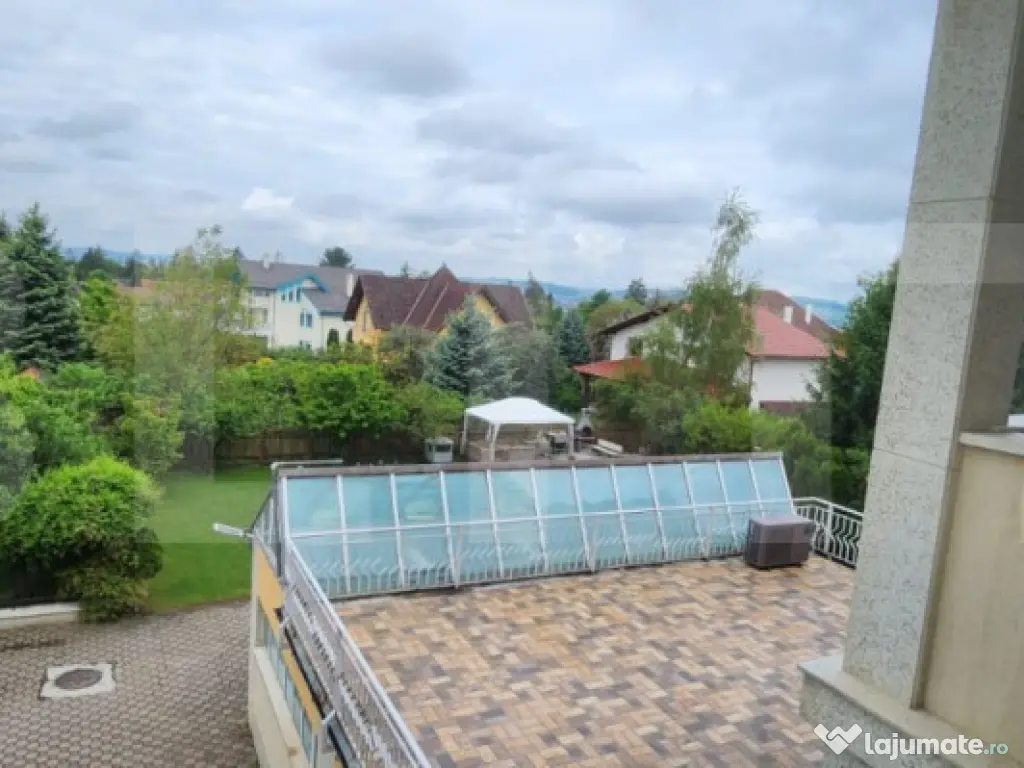 Casa la Platoul Cornesti cu 12 camere cu Piscina Interioara 