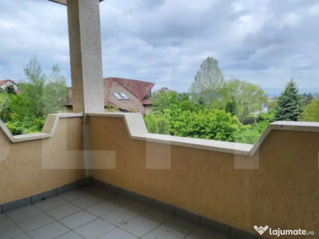 Casa la Platoul Cornesti cu 12 camere cu Piscina Interioara 