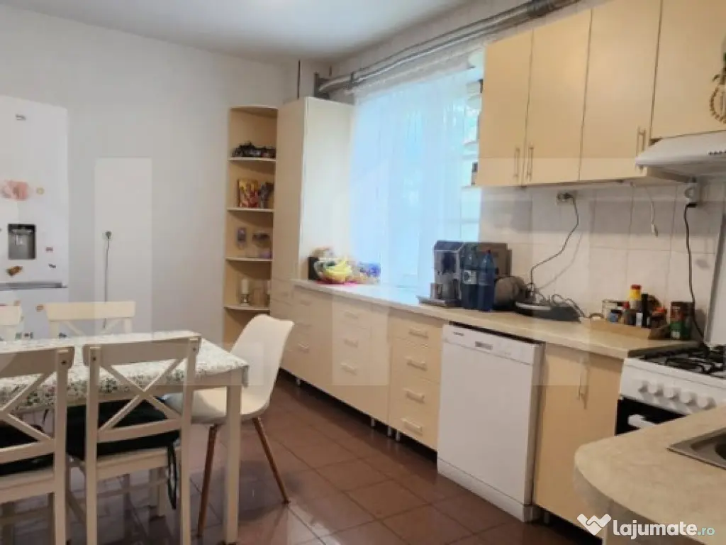 Casa la Platoul Cornesti cu 12 camere cu Piscina Interioara 