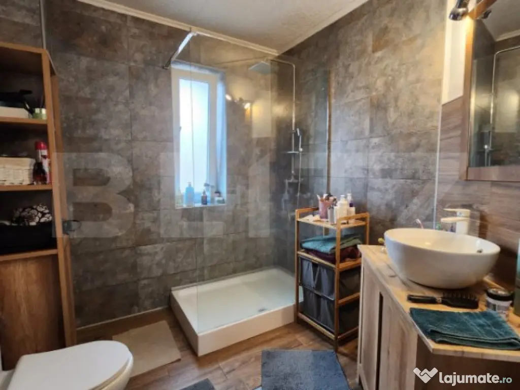 Casa la Platoul Cornesti cu 12 camere cu Piscina Interioara 