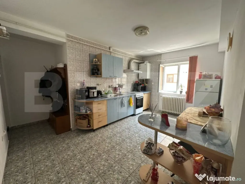 Apartament 1 camera, spatios 44m2, parcare, boxa subsol, Man