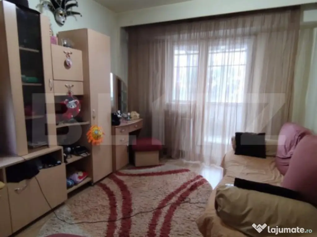 Apartament de vânzare, cu 3 camere, 80 mp + balcon de 24 m