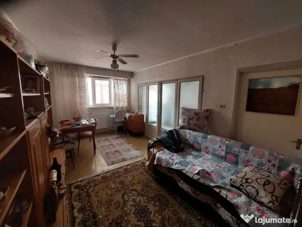 Apartament cu 4 camere in Micro 17