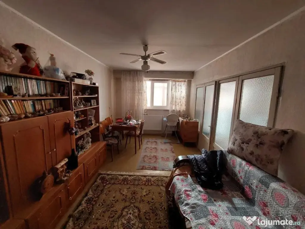 Apartament cu 4 camere in Micro 17