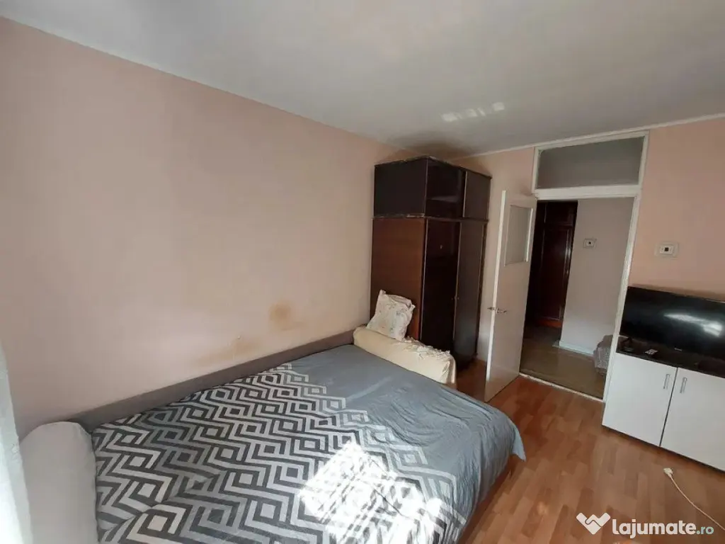 Apartament cu 4 camere in Micro 17