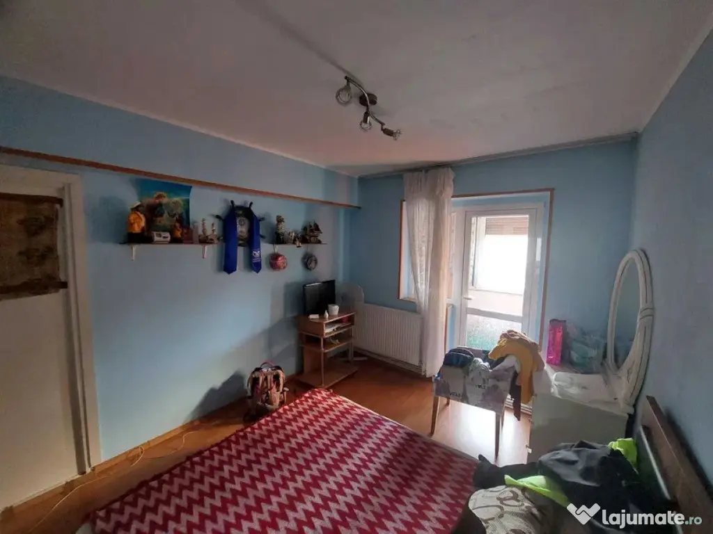 Apartament cu 4 camere in Micro 17