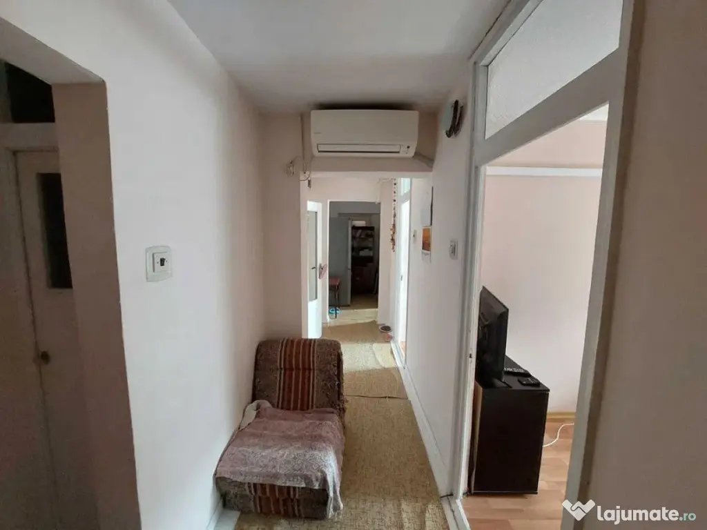 Apartament cu 4 camere in Micro 17