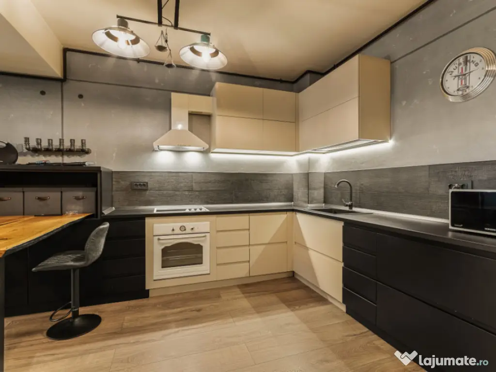 Mamaia Central 2 camere lux 94 mp parcare inclusă vedere su