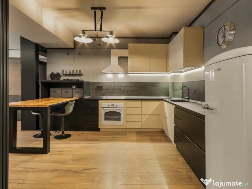 Mamaia Central 2 camere lux 94 mp parcare inclusă vedere su