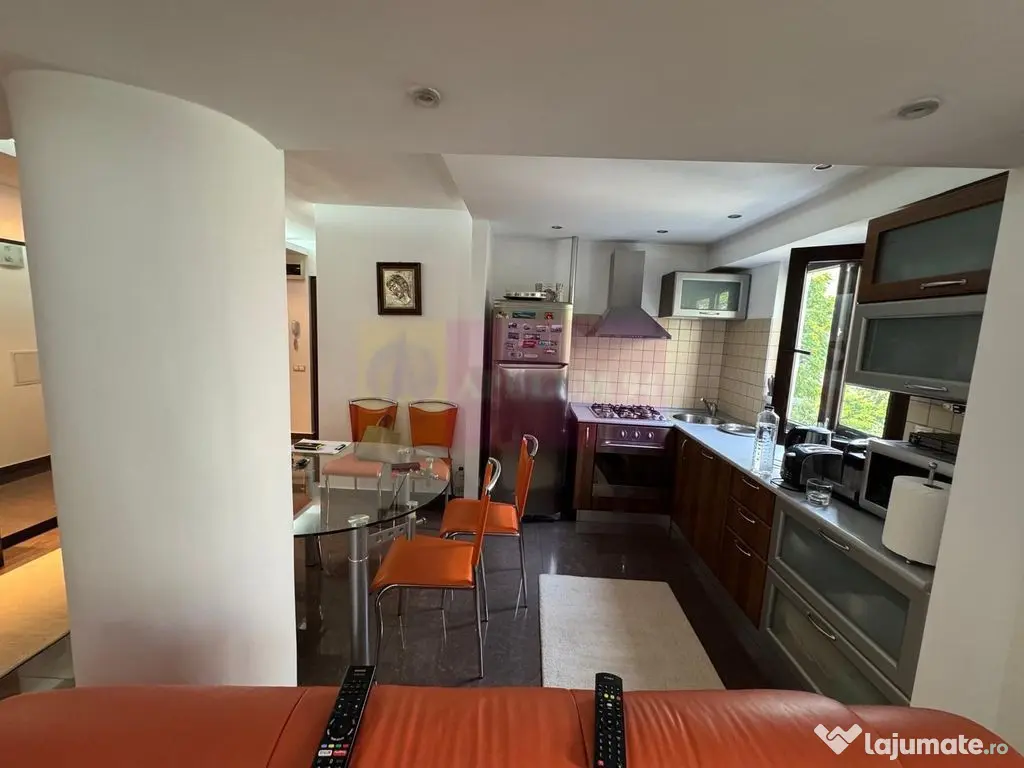 Vanzare apartament de 3 camere in zona Unirii-Goga 