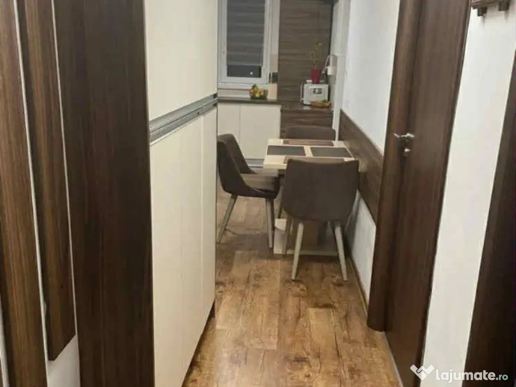 Apartament 3 camere, decomandat - zona Vlahuta