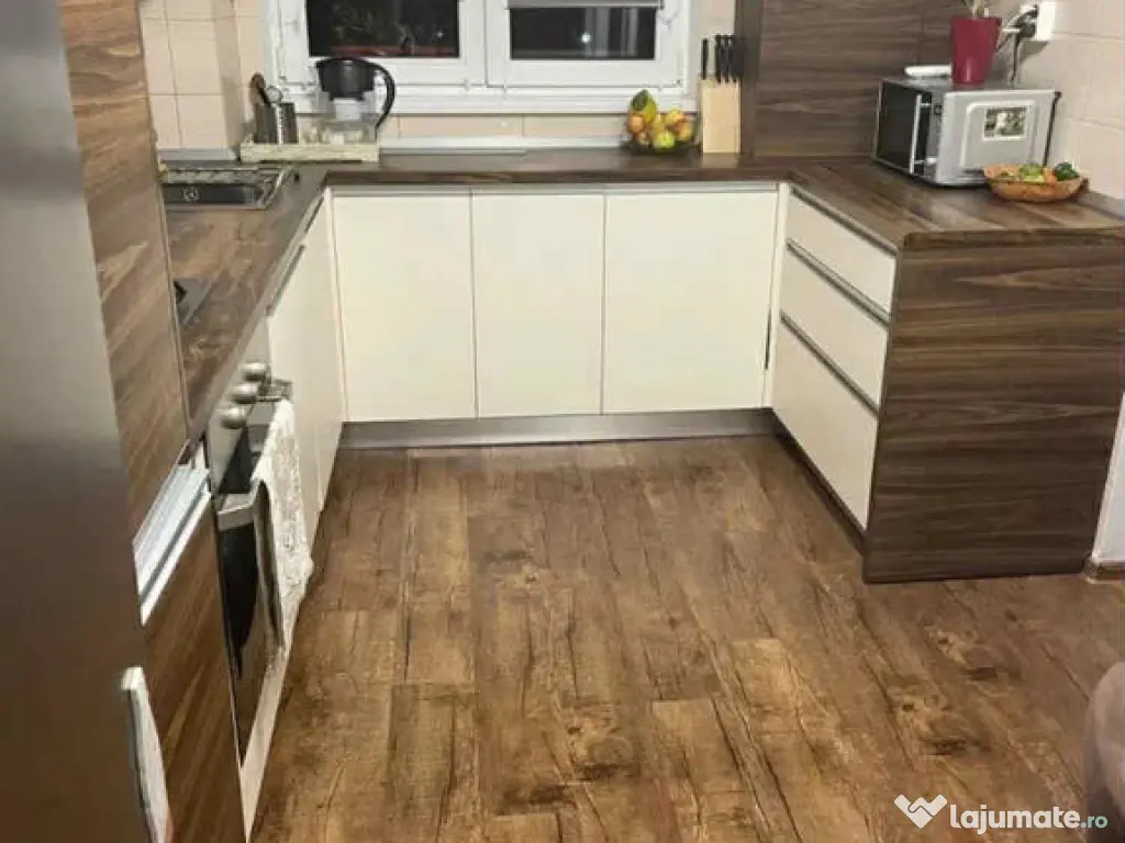 Apartament 3 camere, decomandat - zona Vlahuta