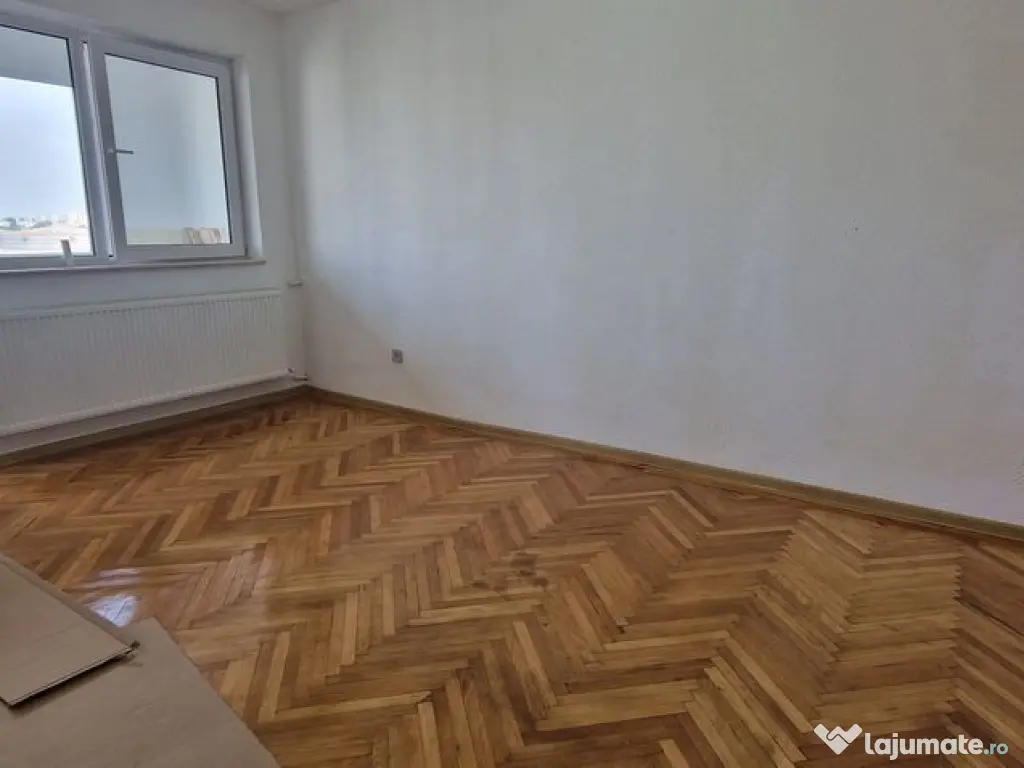 Gara-Abator, apartament cu 3 camere decomandate.