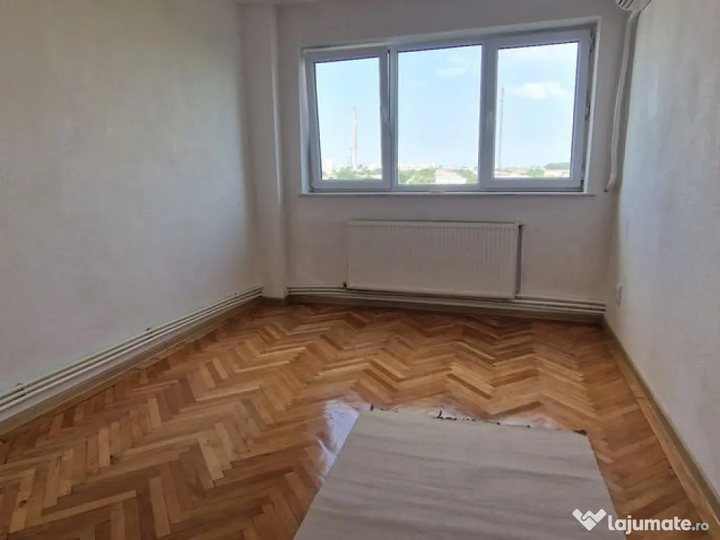 Gara-Abator, apartament cu 3 camere decomandate.
