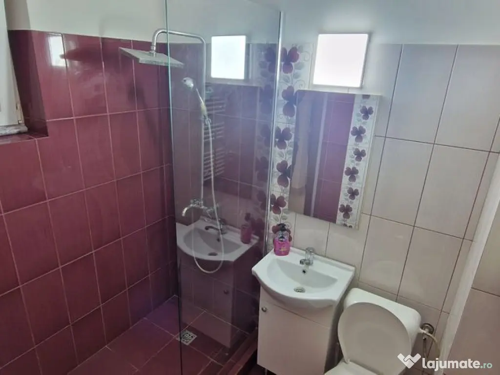 Gara-Abator, apartament cu 3 camere decomandate.