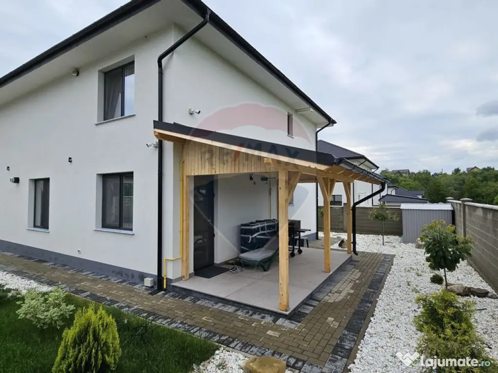 Vilă de lux cu 5 camere de vânzare in Ipotesti, Suceava 