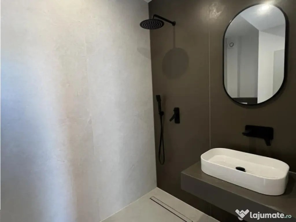 Penthouse cu 3 camere 2 bai si 2 terase zona Calea Surii Mic