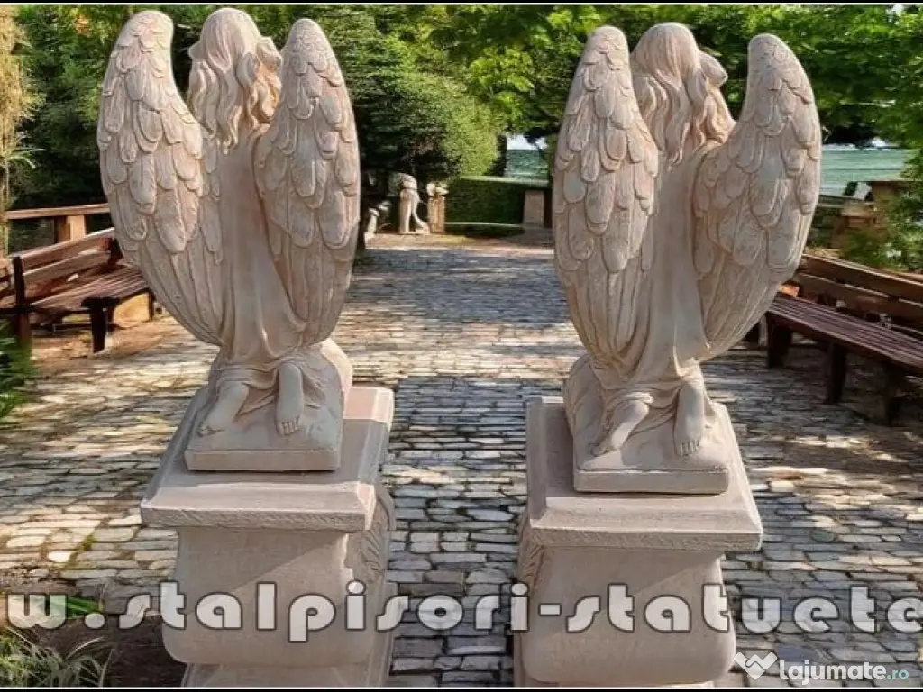 Set doi îngerași cu soclu, galben antichizat, model S27-S59. 