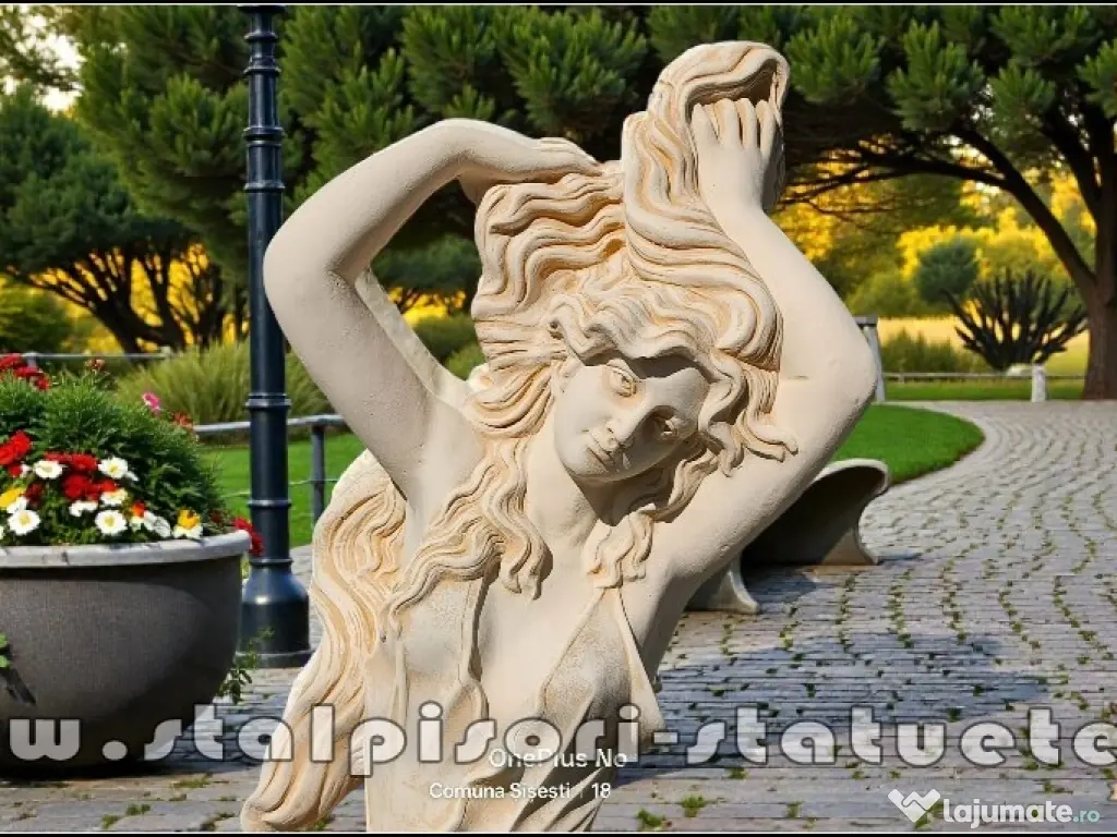 Statuetă Venus cu părul lung, galben patinat, model S71. 