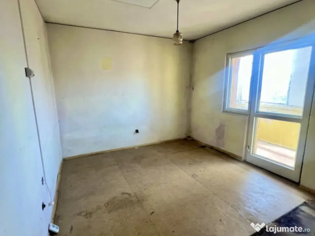 Apartament 3 camere decomandat zona Grivitei 