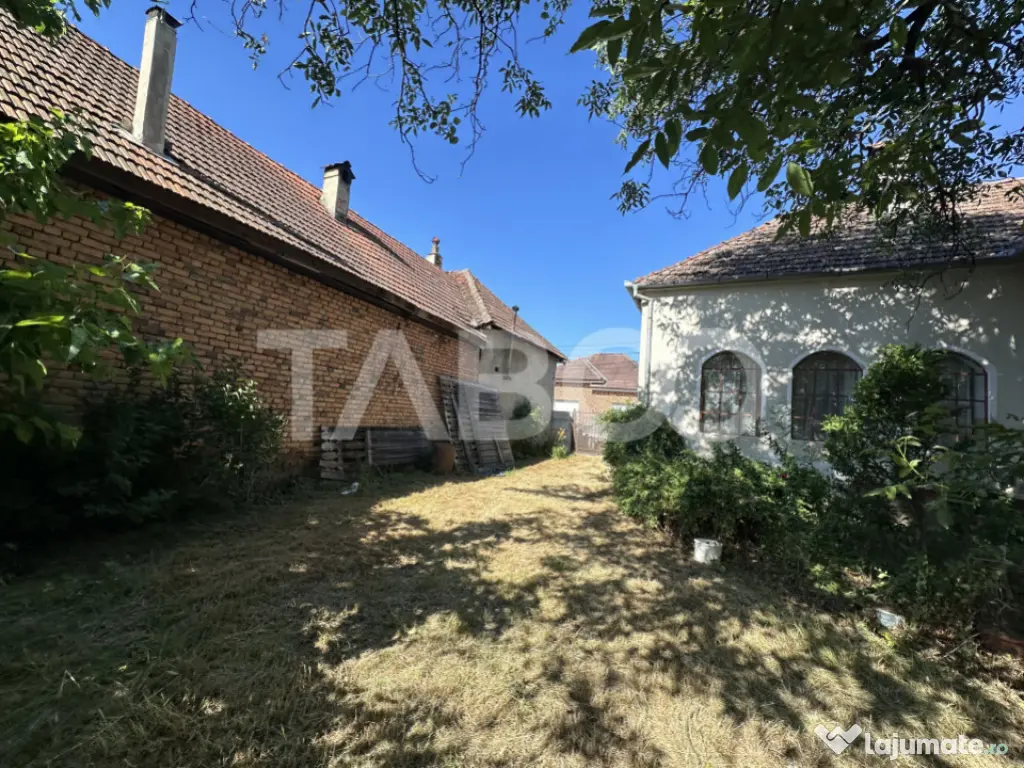 Casa cu potential de investitie in centrul satului 1540 mp t 