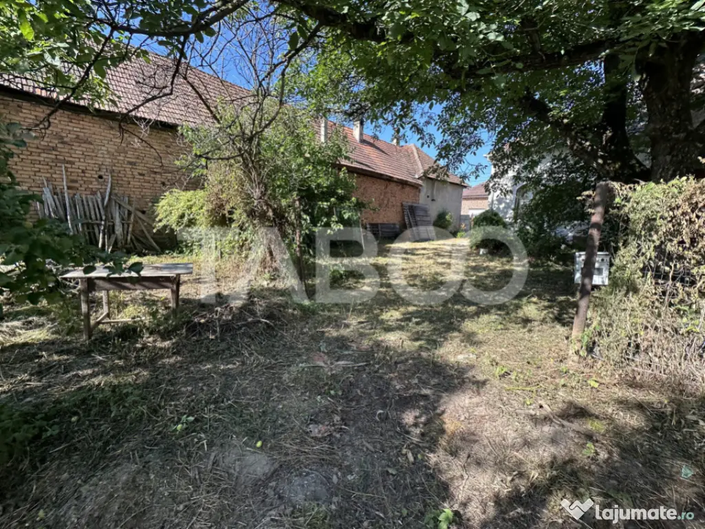 Casa cu potential de investitie in centrul satului 1540 mp t 