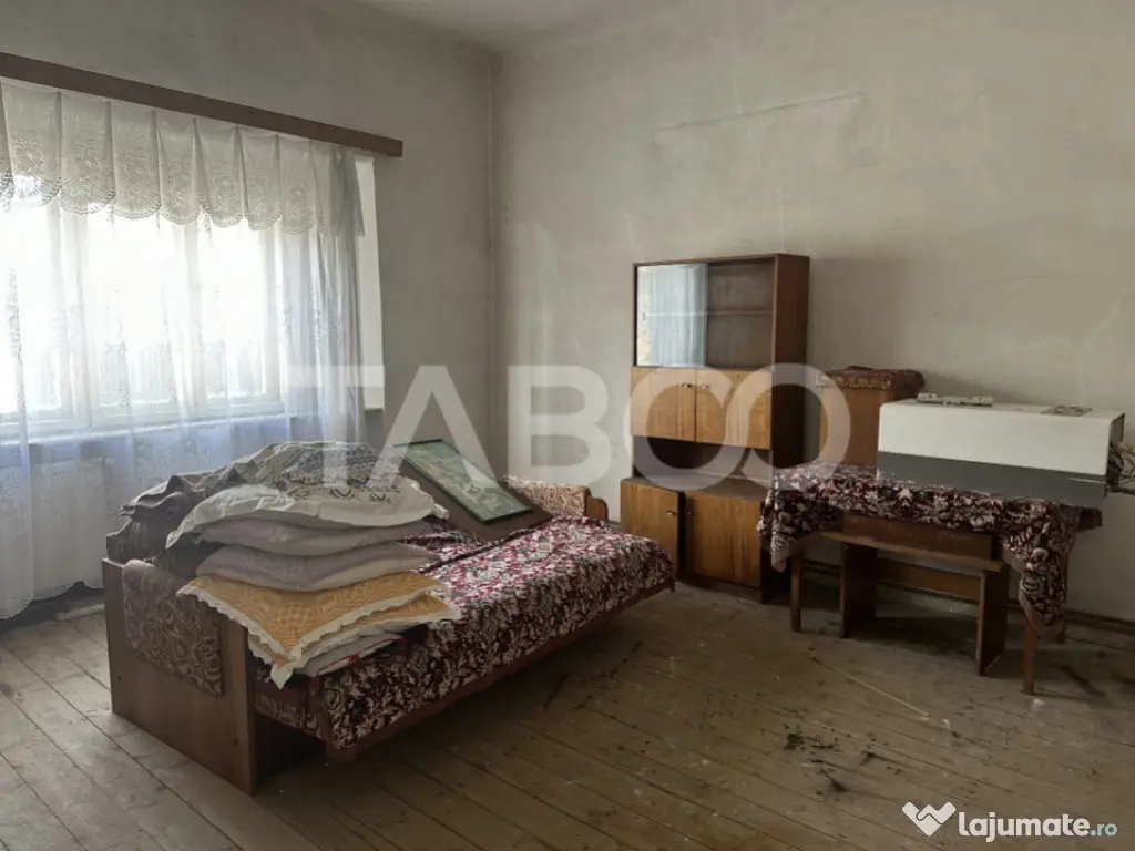 Casa cu potential de investitie in centrul satului 1540 mp t 