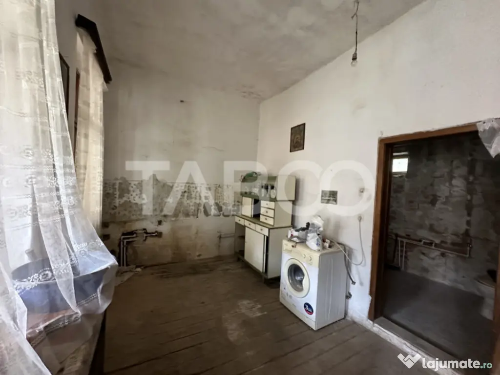 Casa cu potential de investitie in centrul satului 1540 mp t 