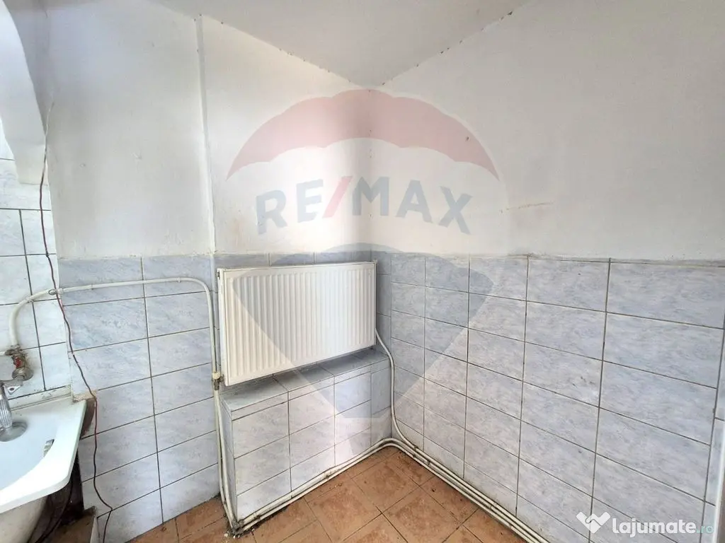 Casa de vanzare pretabila locuinta sau afacere | 13 Septe... 