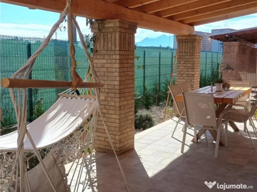 Casa de 4 camere , zona Tractorul 