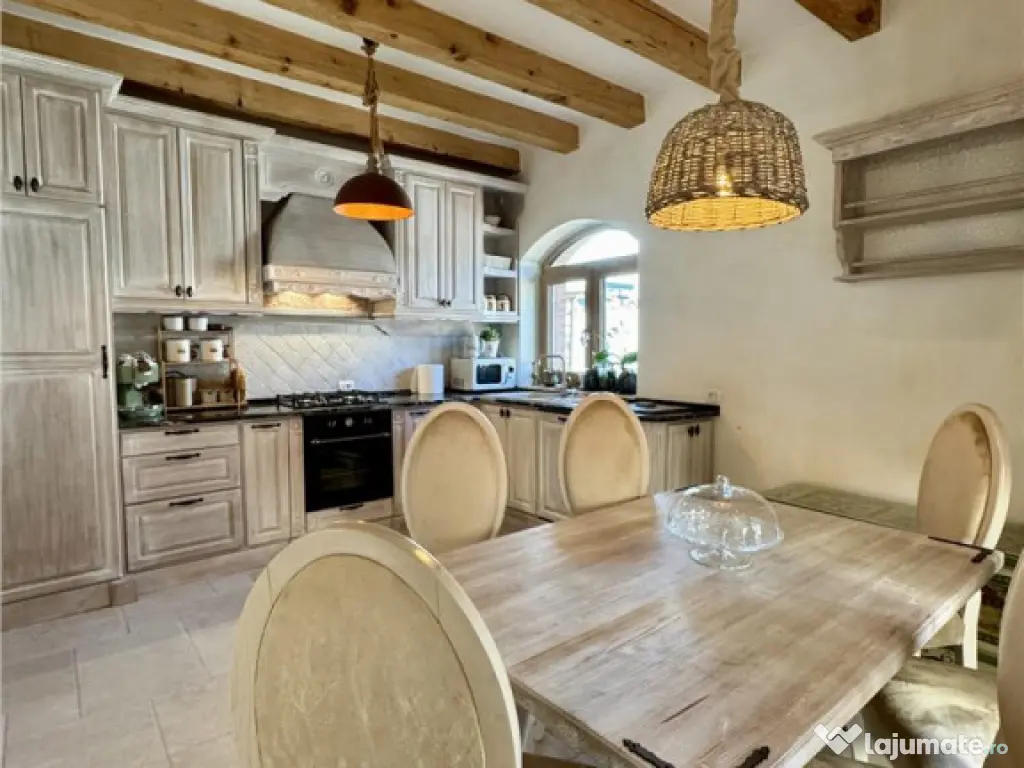 Casa de 4 camere , zona Tractorul 