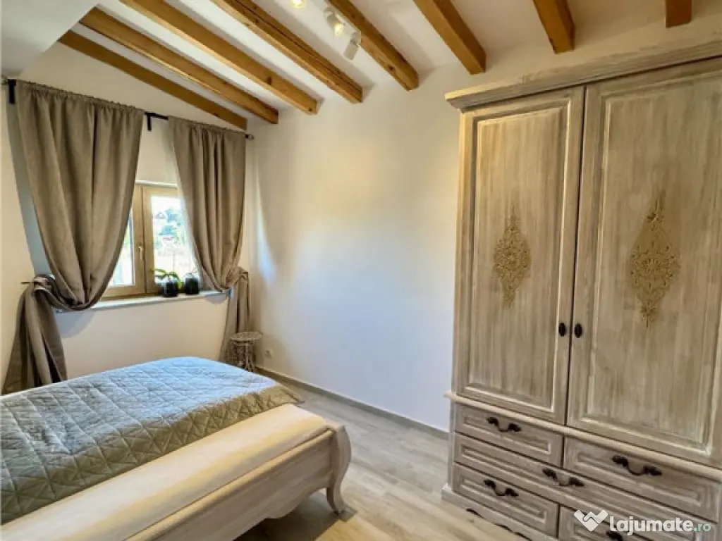 Casa de 4 camere , zona Tractorul 