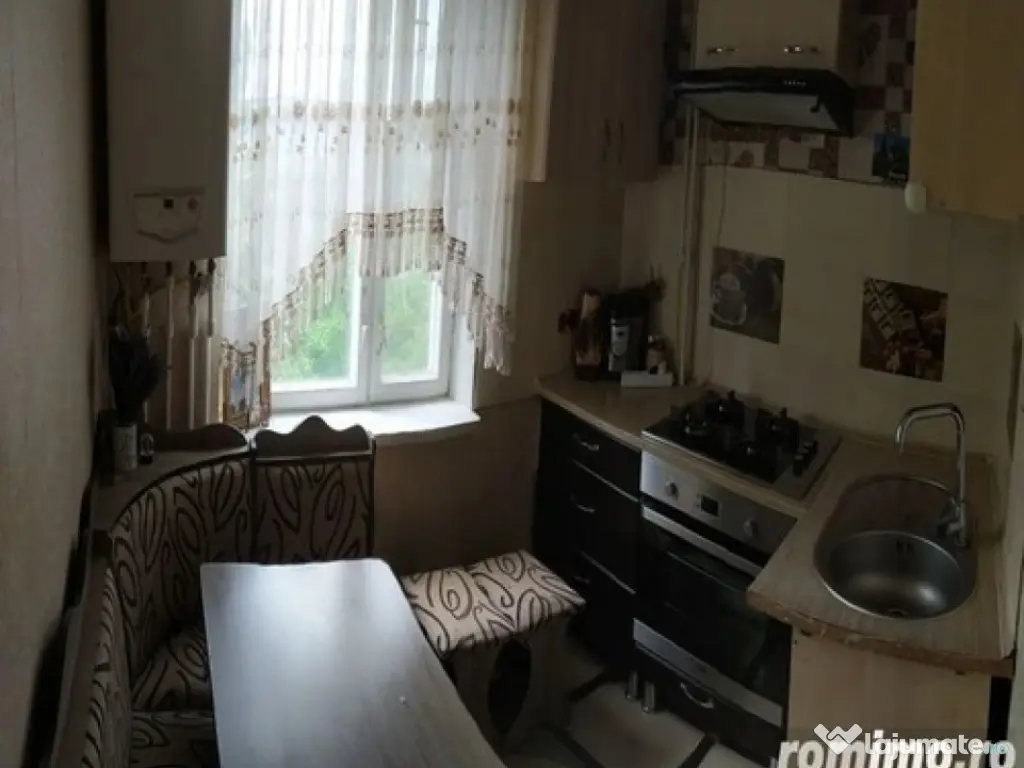 1 camera in zona Punctele Cardinale