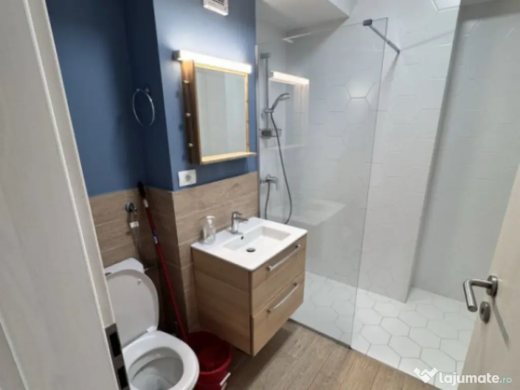 Mamaia Central apartament 2 camere decomandat, vedere la mar 