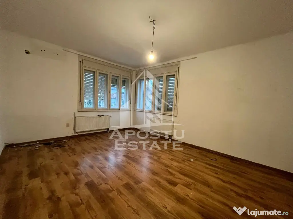 Casa individuala, cu 3 camere, 2 fronturi, teren 652, zon...