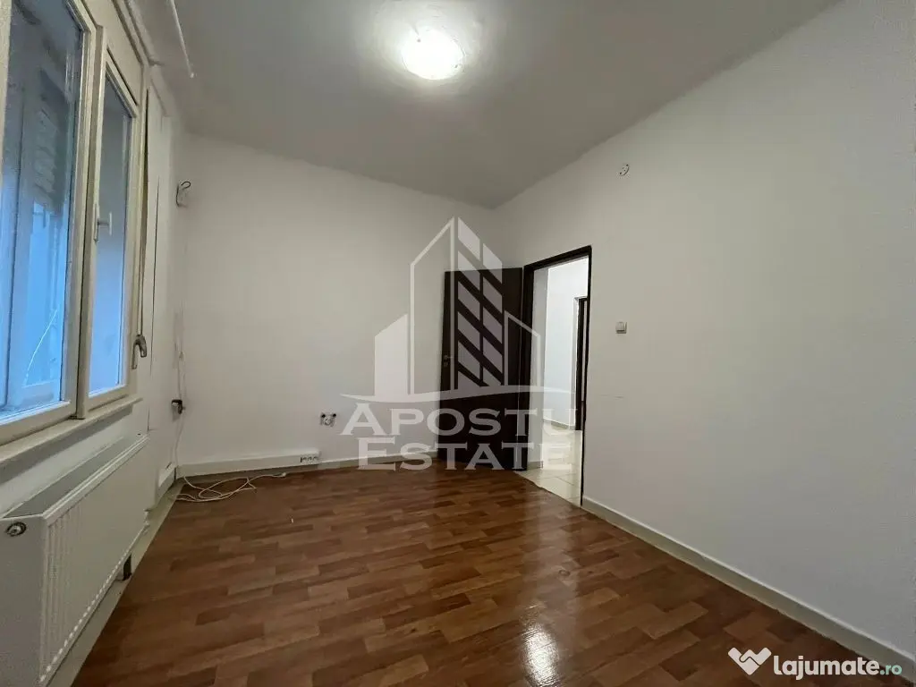 Casa individuala, cu 3 camere, 2 fronturi, teren 652, zon...