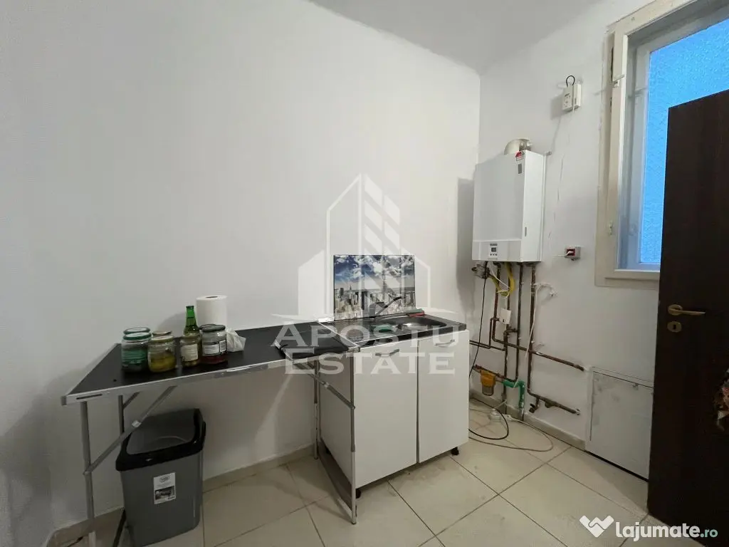 Casa individuala, cu 3 camere, 2 fronturi, teren 652, zon...