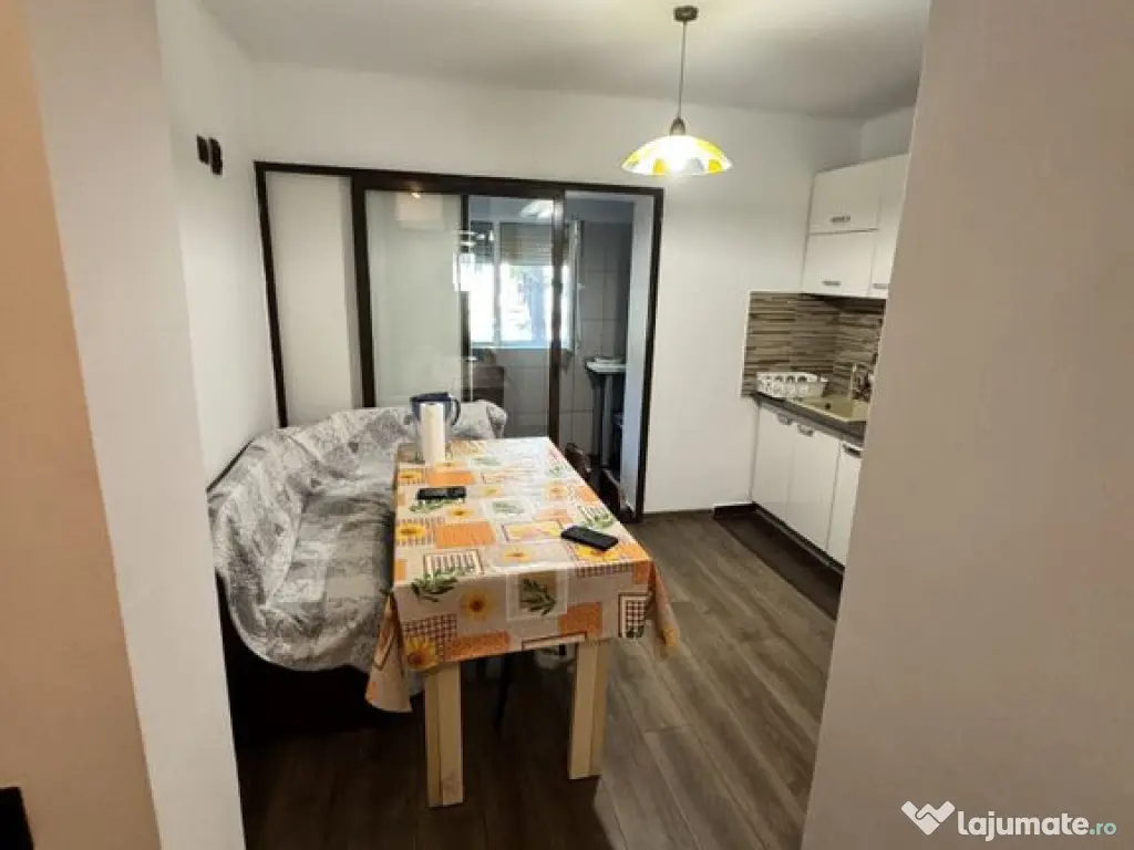 Apartament 3 camere decomandat FAR 