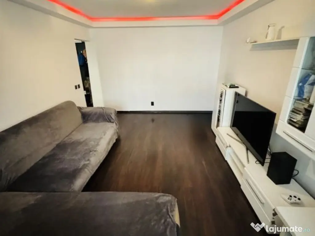 Apartament 3 camere decomandat FAR 