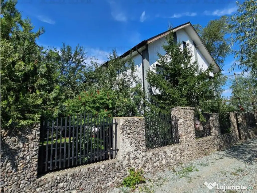 Vila superba, cu piscina, 970mp teren, D P E M, gradina amen 