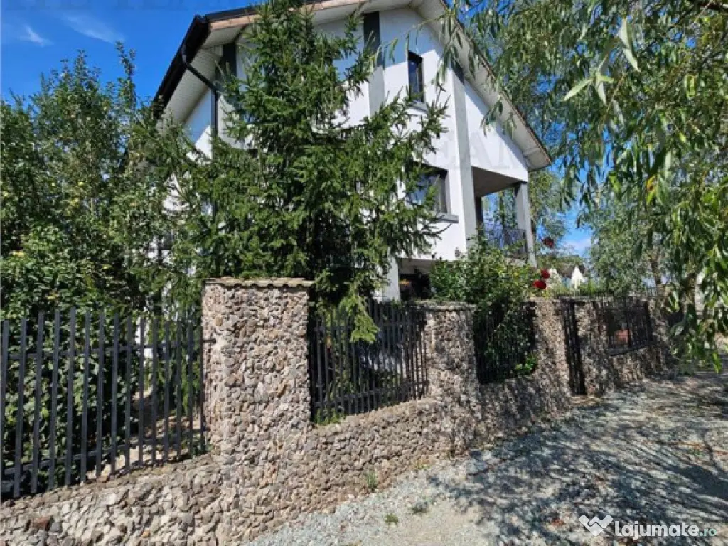 Vila superba, cu piscina, 970mp teren, D P E M, gradina amen 