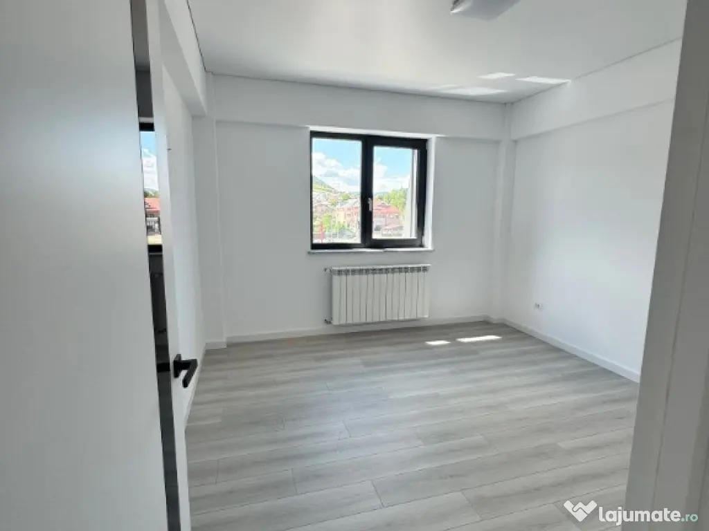 BLOC 5 SI 6 FERMELOR-boxa cadou sau esalonarea platii pe un an! 